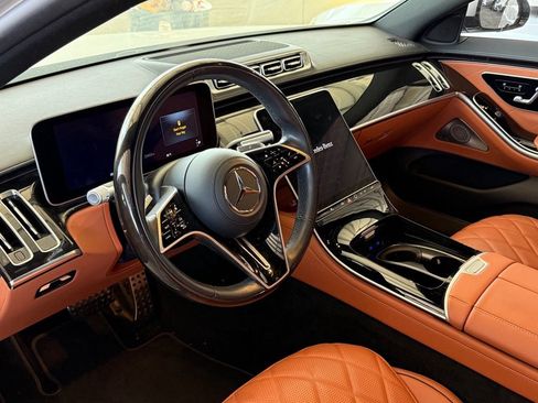 Used 2023 Mercedes-Benz S 580 4MATIC Sedan image 2