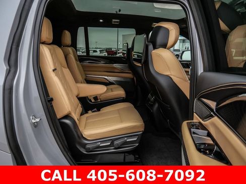 Used 2026 Cadillac Escalade IQL Sport 2 AWD/4WD image 22