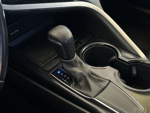Used 2020 Toyota Camry SE FWD image 18