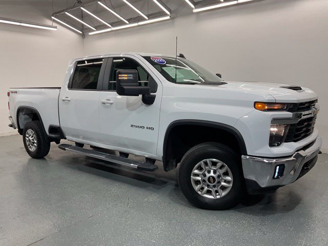 Used 2025 Chevrolet Silverado 2500 LT w/ Convenience Package AWD/4WD image 2