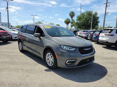 Used 2023 Chrysler Pacifica Touring-L