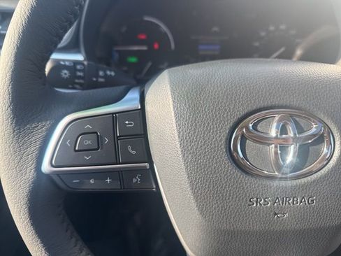 Used 2026 Toyota Sienna XLE image 16