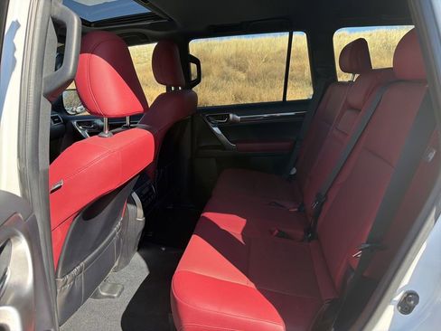 Used 2022 Lexus GX 460 Premium w/ Premium Package image 25