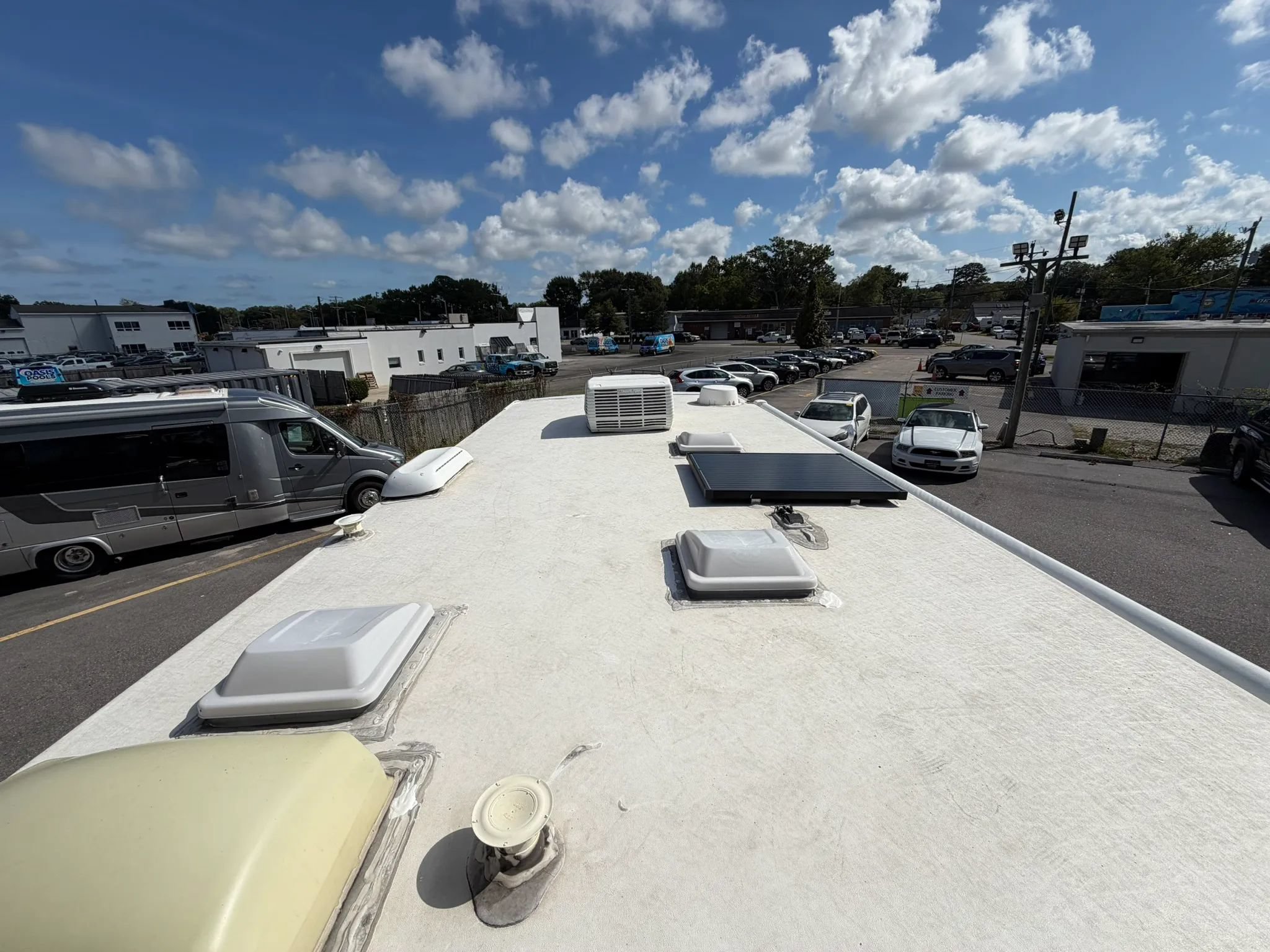 Used 2022 Ford E-350 and Econoline 350 Super Duty w/ Motorhome Prep Package RWD image 23