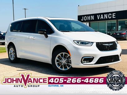 New 2025 Chrysler Pacifica Select