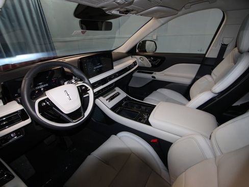 New 2026 Lincoln Aviator Reserve image 2