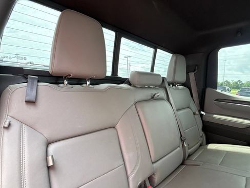 Used 2023 GMC Sierra 1500 SLT w/ SLT Premium Package AWD/4WD image 30
