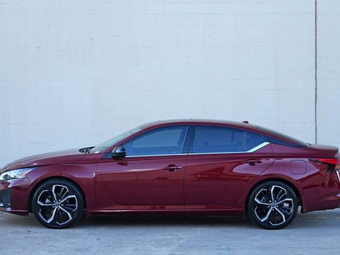 Used 2024 Nissan Altima 2.5 SR w/ SR Premium Package FWD image 45