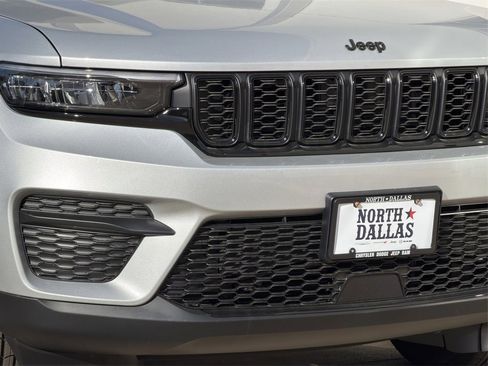 New 2025 Jeep Grand Cherokee Altitude image 7