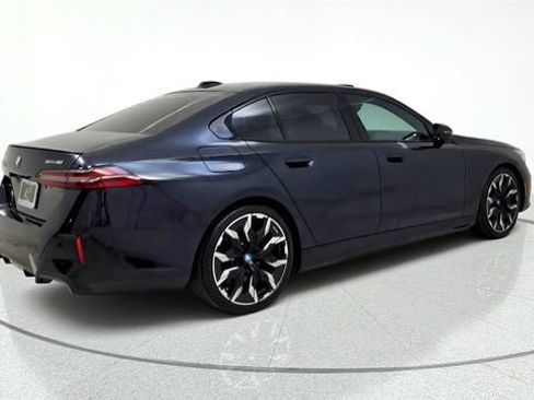 Used 2024 BMW i5 eDrive40i w/ M Sport Package RWD image 9