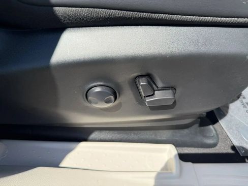 Used 2023 Chrysler Pacifica Touring-L w/ Uconnect Theater Family Group FWD image 48