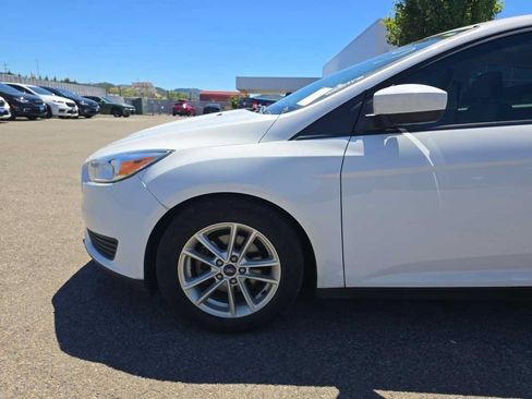 Used 2018 Ford Focus SE FWD image 6