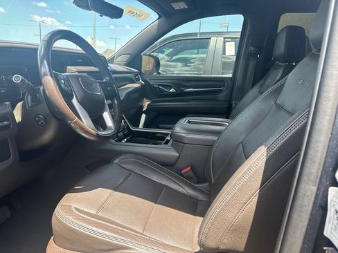 Used 2021 GMC Yukon Denali w/ Denali Premium Package AWD/4WD image 7
