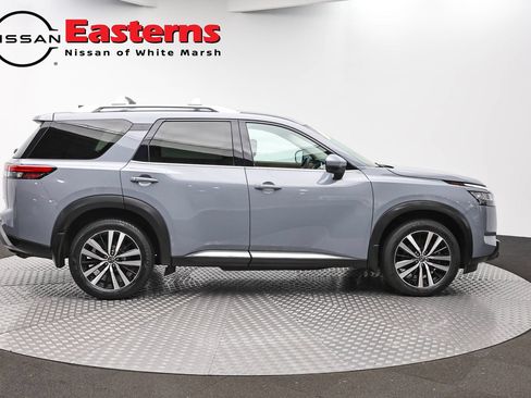 Used 2023 Nissan Pathfinder Platinum w/ Cargo Package AWD/4WD image 4