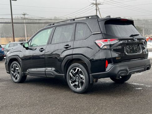 Used 2025 Subaru Forester Premium image 5