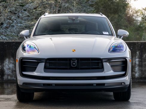 New 2026 Porsche Macan AWD/4WD image 8