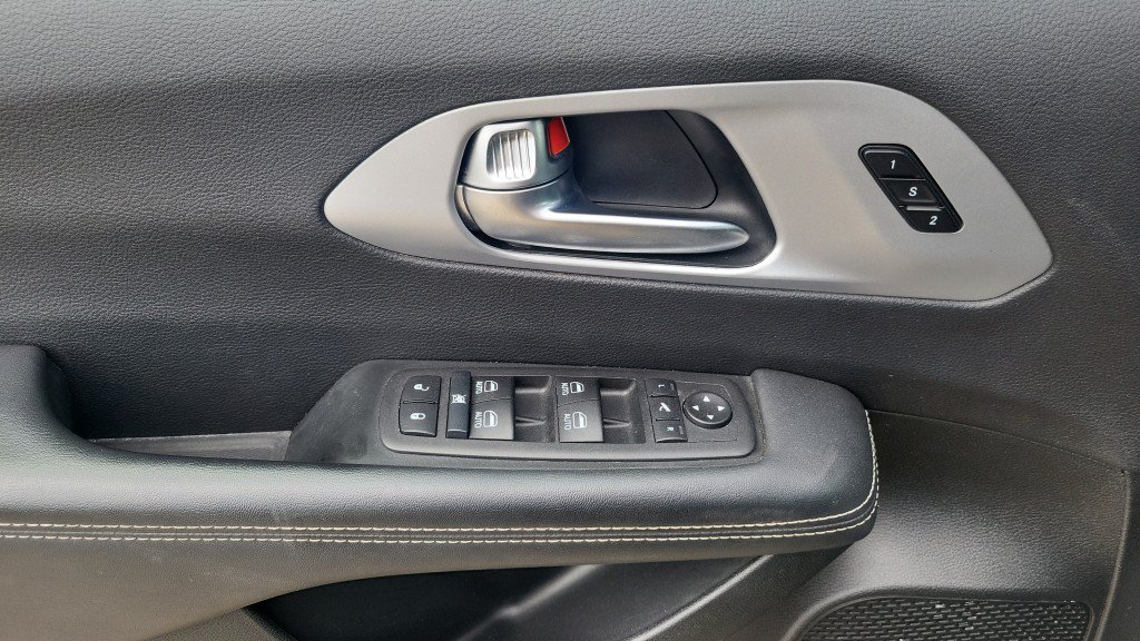 Used 2025 Chrysler Pacifica Select FWD image 14