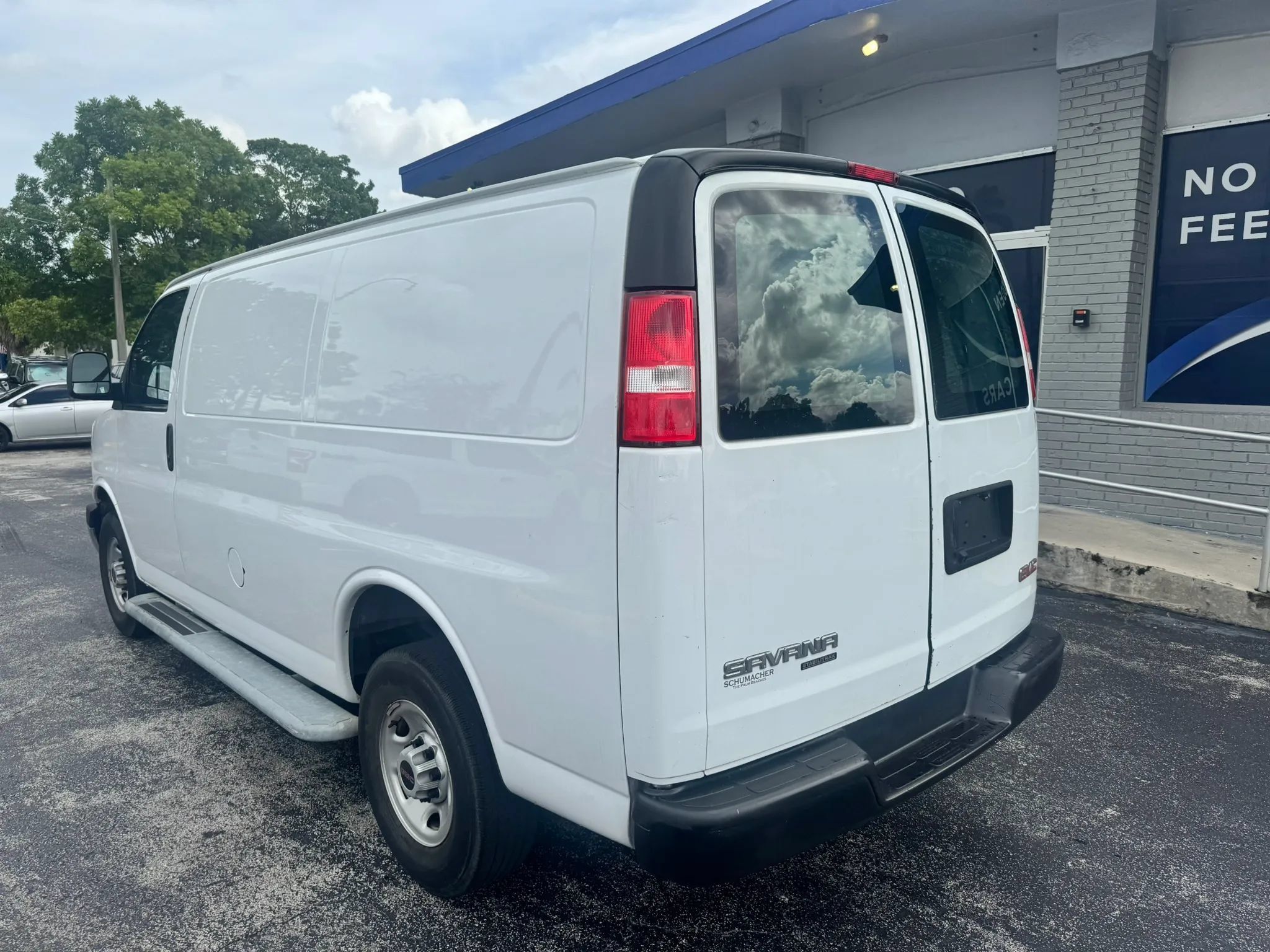 Used 2022 GMC Savana 2500 w/ Driver Convenience Package RWD image 5