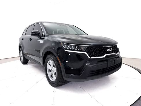 Certified 2023 Kia Sorento LX FWD image 12