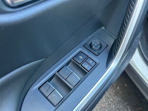 Used 2022 Toyota RAV4 SE image 23