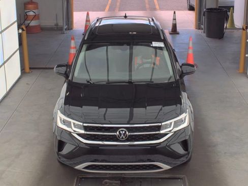 Used 2022 Volkswagen Taos SEL w/ Panoramic Sunroof Package AWD/4WD image 2