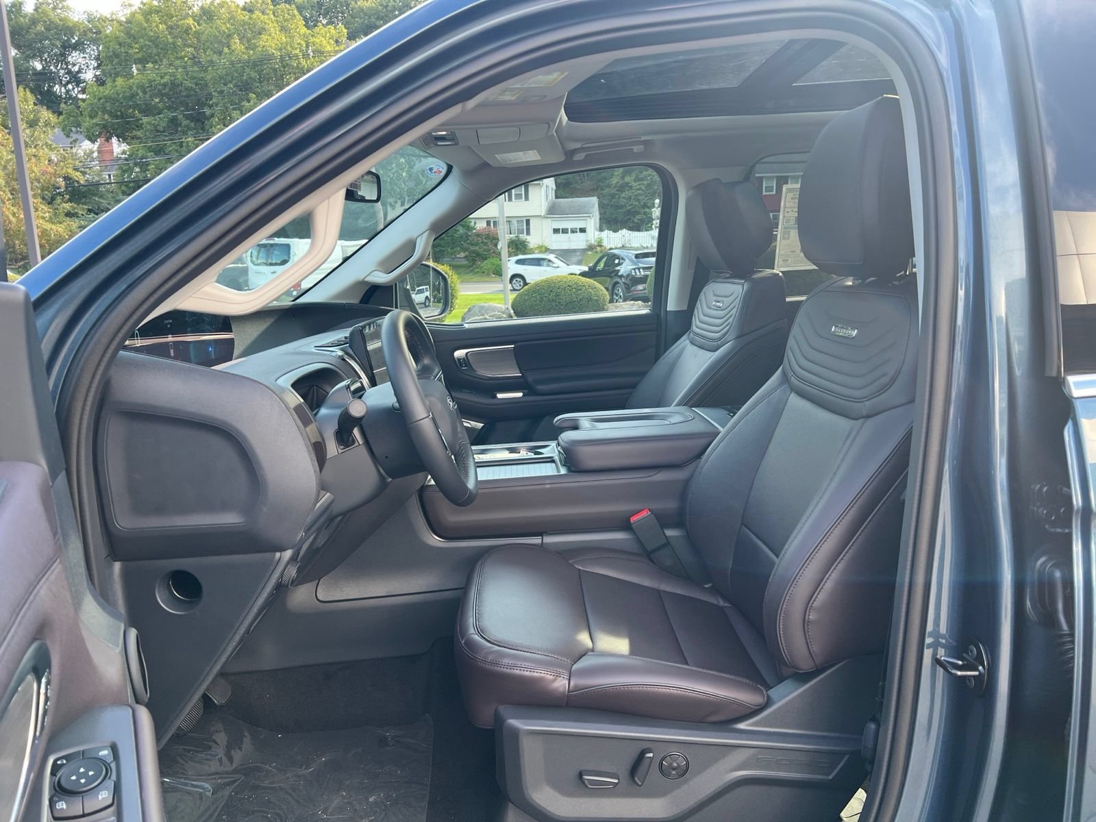 New 2027 Ford Expedition Platinum w/ Platinum Ultimate Package AWD/4WD image 18