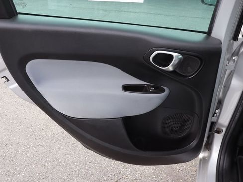Used 2014 FIAT 500L Easy w/ Popular Equipment Group FWD image 24