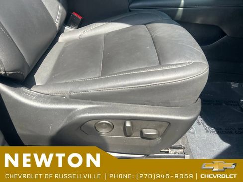 Used 2025 Chevrolet Suburban Z71 w/ Comfort Package AWD/4WD image 24