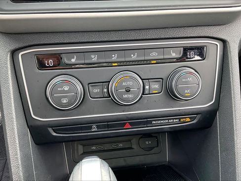 Used 2021 Volkswagen Atlas Cross Sport SE image 32