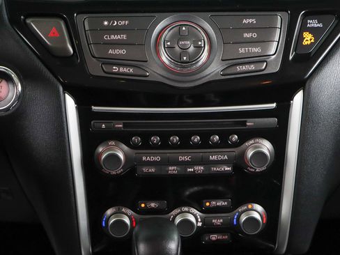 Used 2019 Nissan Pathfinder SV image 20