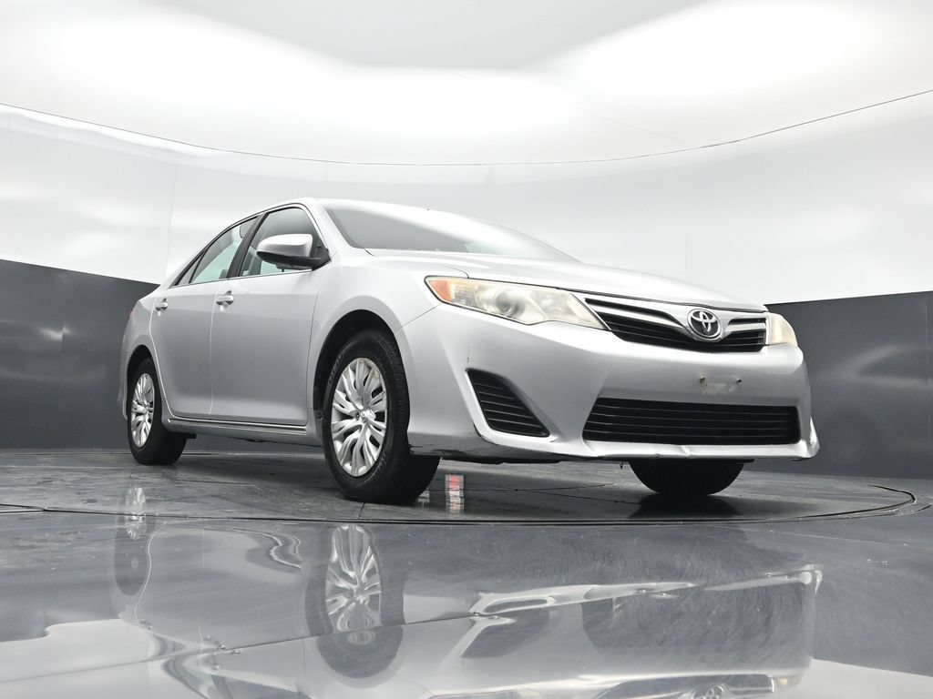 Used 2014 Toyota Camry LE FWD image 40