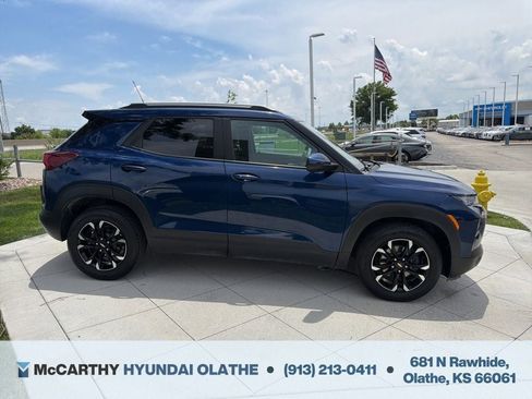 Used 2022 Chevrolet TrailBlazer LT w/ Convenience Package FWD image 6