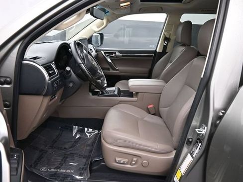 Used 2023 Lexus GX 460 Premium w/ Accessory Package AWD/4WD image 29