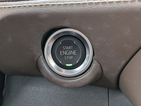 Certified 2025 Chevrolet Suburban High Country AWD/4WD image 27