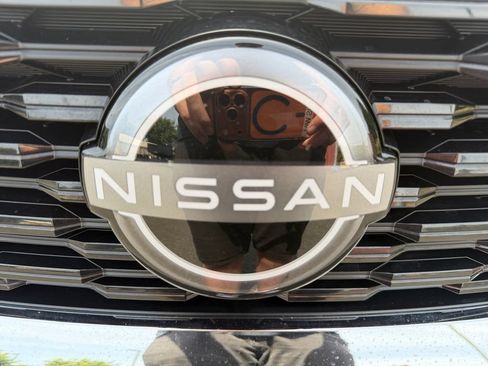 Used 2023 Nissan Rogue S AWD/4WD image 35