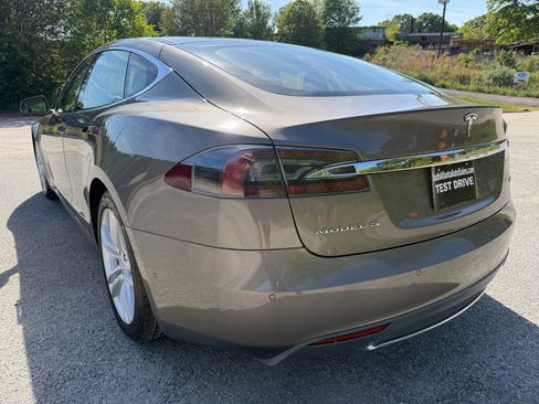 Used 2016 Tesla Model S 70D image 3