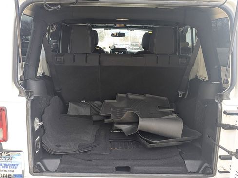 Used 2017 Jeep Wrangler Unlimited Sahara w/ Connectivity Group image 21