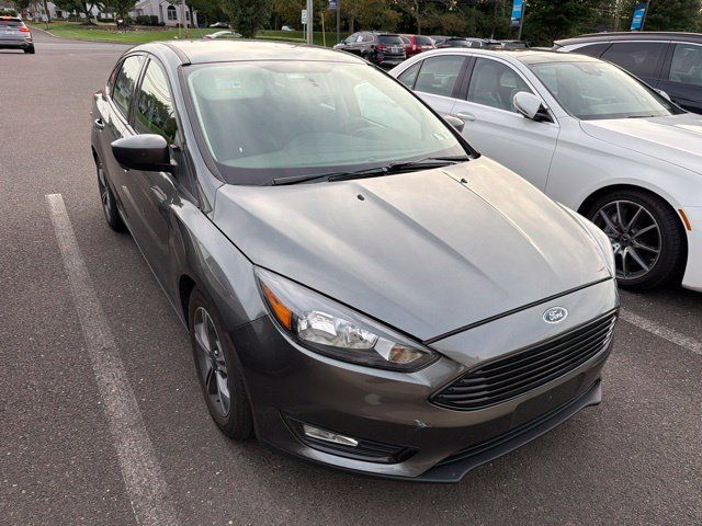 Used 2018 Ford Focus SE w/ SE Appearance Package FWD image 15