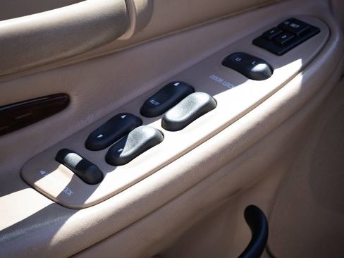 Used 1998 Lincoln Navigator 4WD image 9