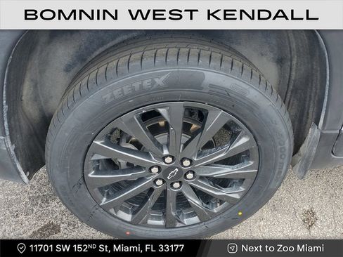 Used 2023 Chevrolet Traverse RS image 9