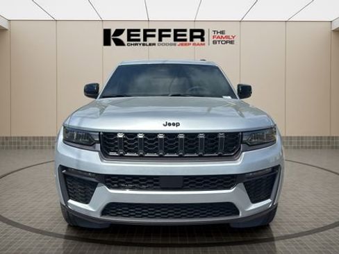 New 2026 Jeep Grand Cherokee L Limited AWD/4WD image 8