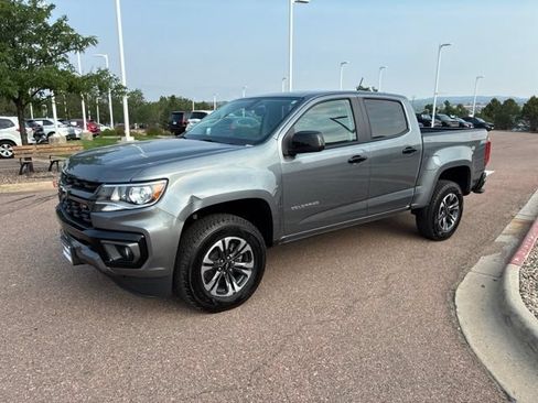 Used 2022 Chevrolet Colorado Z71 AWD/4WD image 3