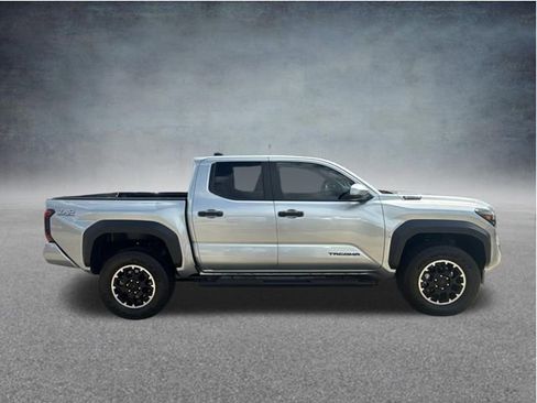 Used 2025 Toyota Tacoma TRD Off-Road AWD/4WD image 12