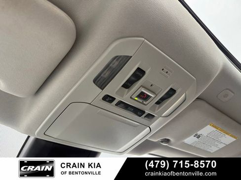 Used 2023 Toyota Highlander XLE AWD/4WD image 19