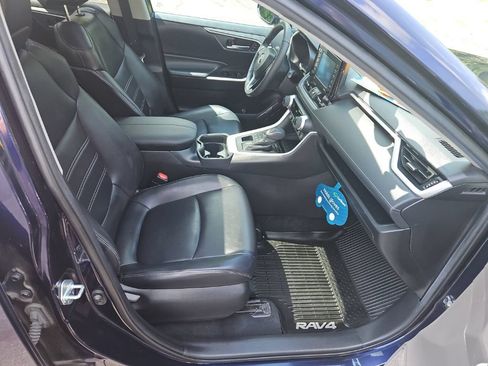 Used 2020 Toyota RAV4 XLE Premium AWD/4WD image 33