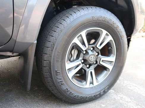 Used 2018 Toyota Tacoma TRD Sport RWD image 14