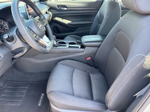 Used 2024 Nissan Altima 2.5 SV image 8