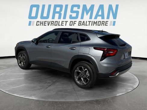 Certified 2025 Chevrolet Trax LT w/ Driver Confidence Package FWD image 4
