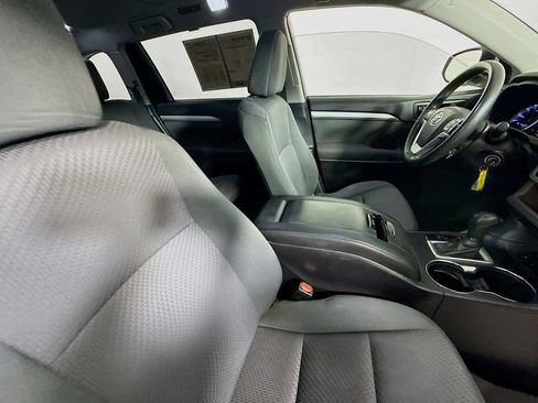 Used 2019 Toyota Highlander LE FWD image 26