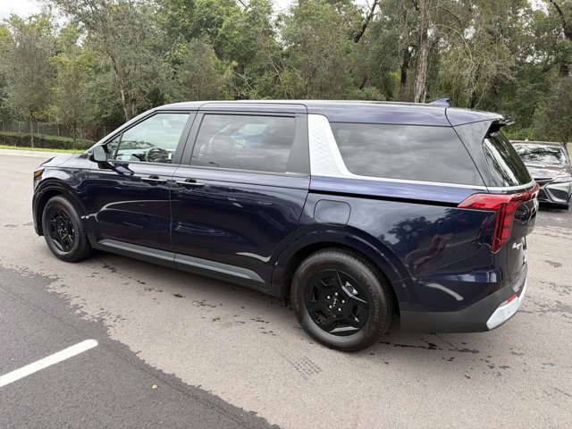 Used 2026 Kia Carnival FWD image 4